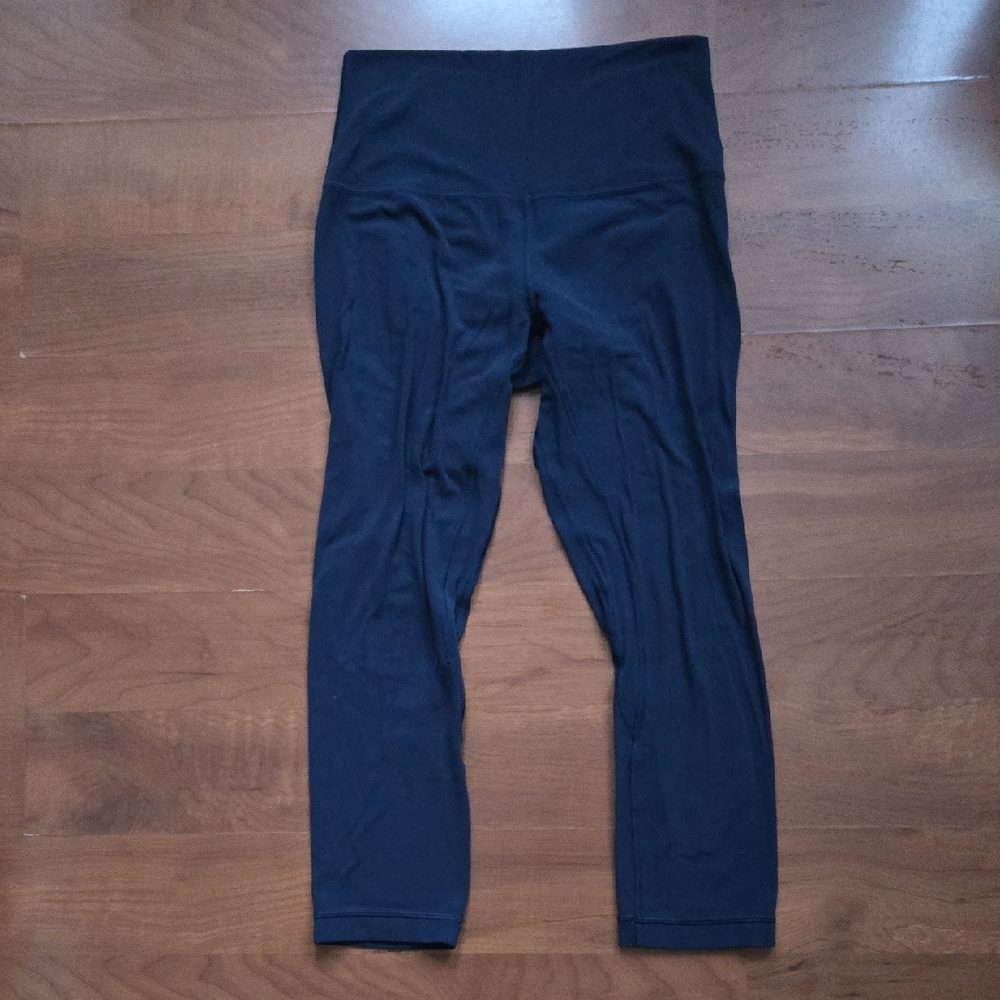 Navy Lululemon High-Waisted Leggings/Capri